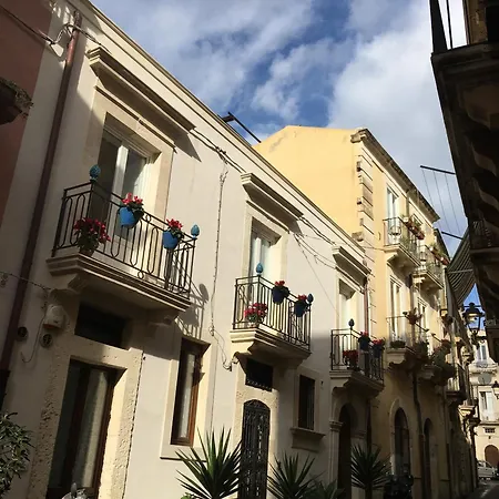 A Ortigia * סירקוזה